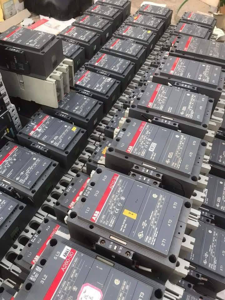 يوجد لدينا قواطع و كونكترات ثلاثي 
اصلي باله ABB
العنوان بغداد عكد النصارى 
يوجد خدمه توصيل 
***********
