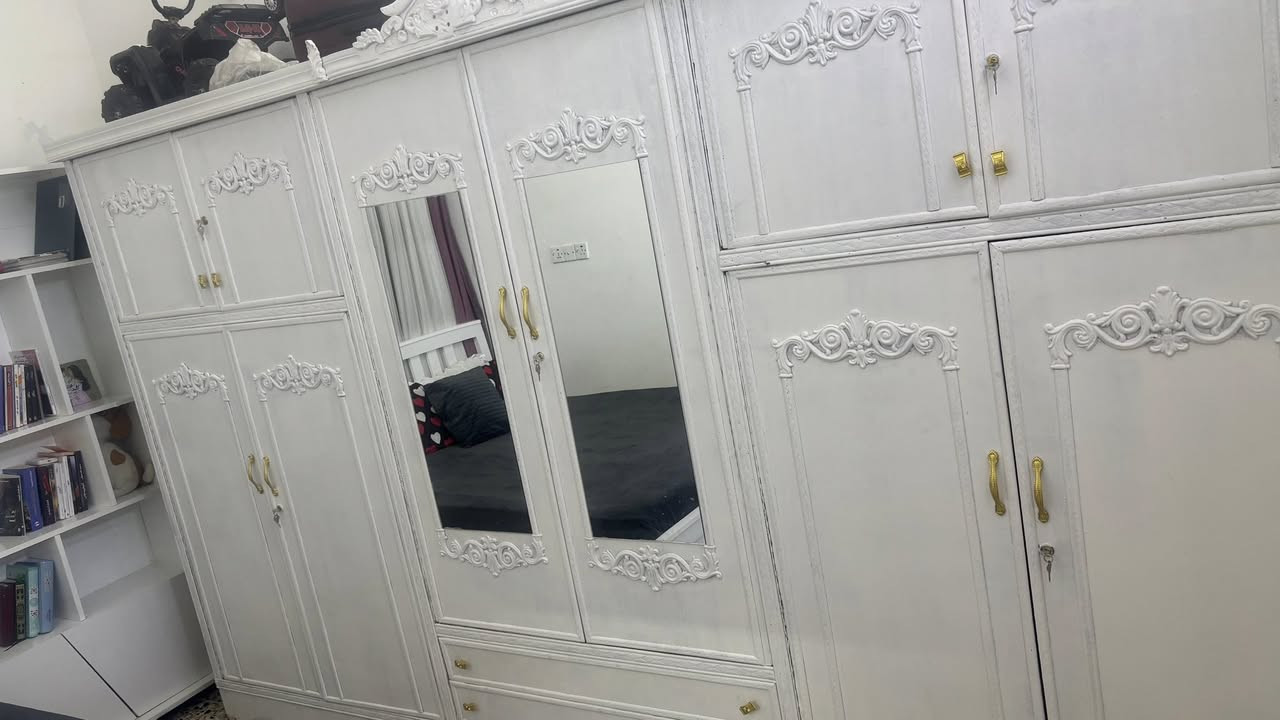 كنتور 6 ابواب للبيع العرض ٣ مترات ونص والارتفاع مترين العمق ٥٠ سم كبير جداً نظافة ١٠٠٪؜ عراقي مصبوغ صبغ مال اخشاب ابيض 
العنوان / الكاظمية 
السعر / ٣٧٠ وبي مجال للشراي صدك 
التواصل خاص


**إذا كنت صاحب هذا الإعلان وتريد حذفه لأي سبب، رجاءا أرسل رسالة إلى الدعم الفني**