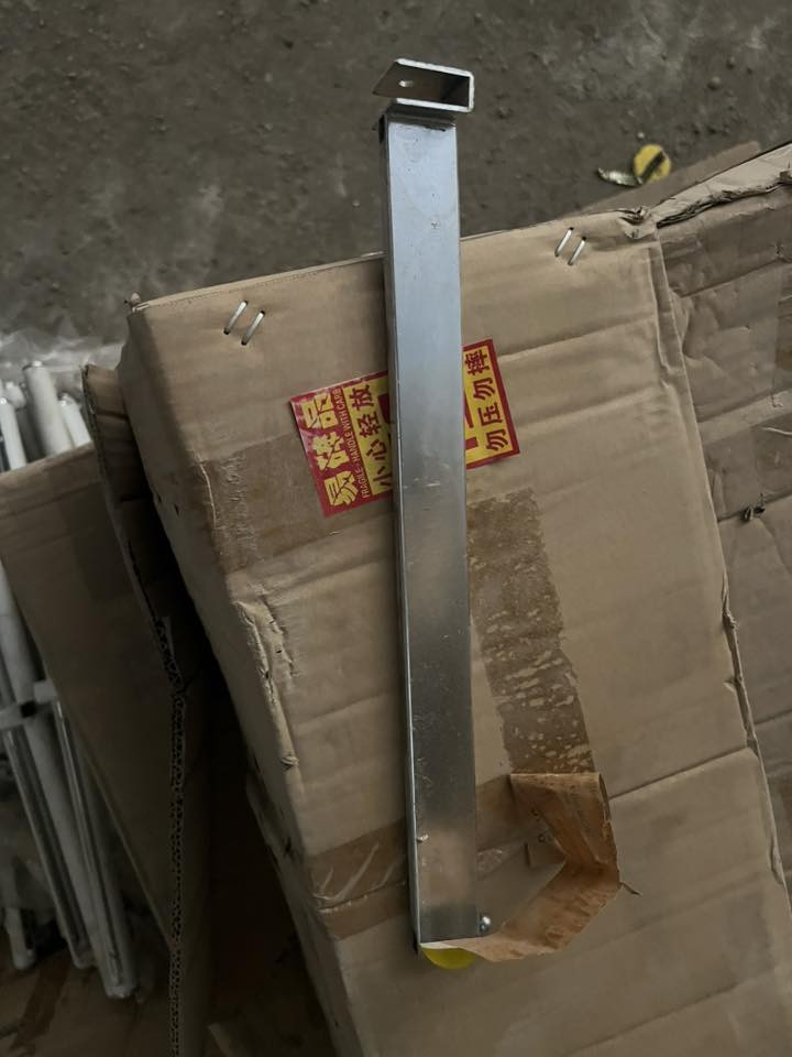 السلام عليكم
بعد التحية

هوكات 
مساطر
رفوف
حامل رف
حامل مسطرة
سكة

البيع للكميات فقط 500 قطعة فما فوق

***********
***********
