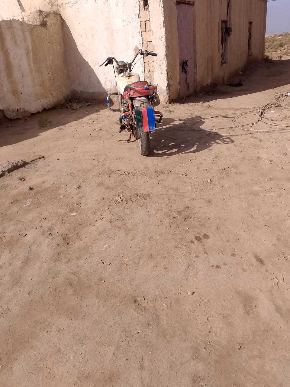 اخوان تايموته. كلك كلك. سعره 250
شغاله ترايك للعماره ***********
