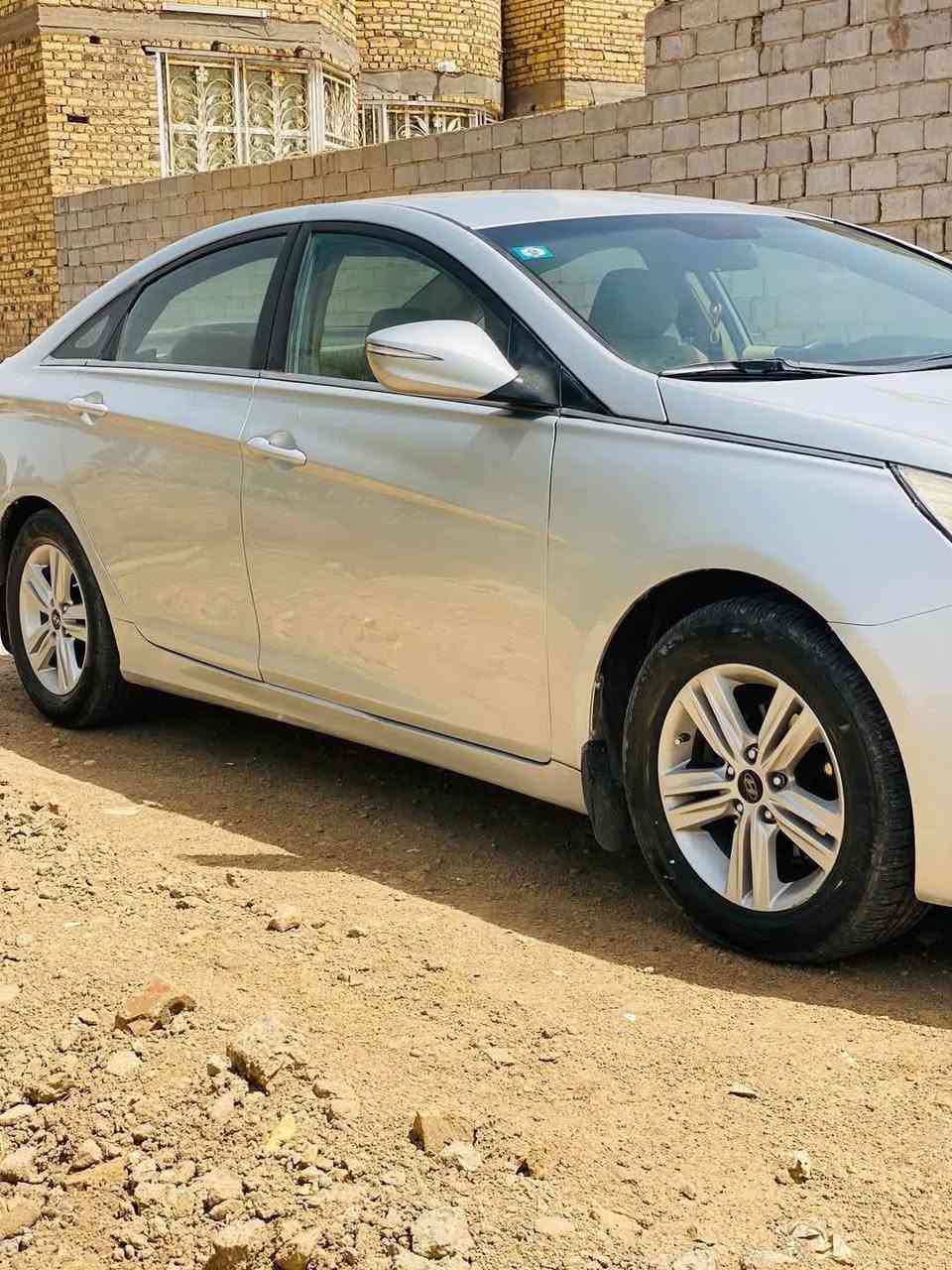 السلام عليكم ورحمة الله وبركاته
سياره البيع سوناتا 2011 كوري 
رقمه اربيل  وكاله 
سياره هاي ضربته. كصه جنطه. 
جاملغ بارد. 
 عنوانه نجف. 
***********
سعره خاص
