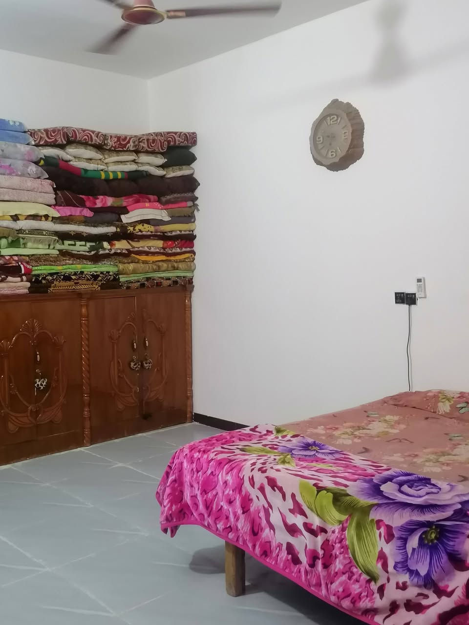 سلام عليكم بيت البيع جهه لامام الحمزه عليه السلام
بيت جديد بنيان نضيف ٢٠٠ متر تبليط ماي كهرباء خير من الله كلشي جاهز بيه الحي البيت بيه غرفه النوم وصاله كبيره واستقبال والمطبخ بيه غرفتين فوك ماكملت قيد الإنشاء بناه طابوق سند ٢٥ زراعي استفسار أكثر ***********
