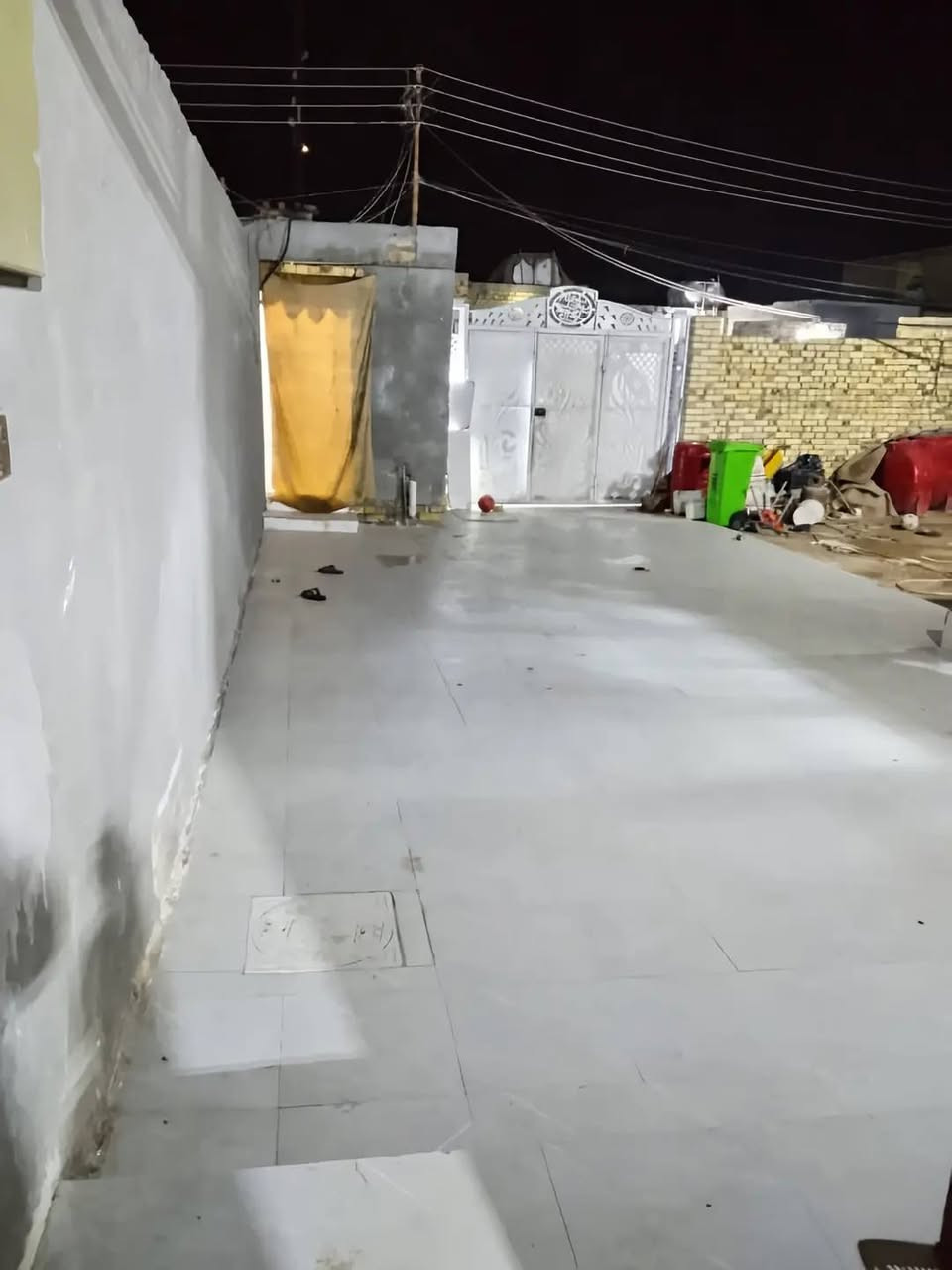 دار للبيع مع الاثاث 
المساحه 300 متر بناء سنه 2023 يتكون الدار من 
استقبال ومطبخ وصاله ومناور وصحيات وثلاثه غرف نوم وساحه كبيره العنوان ميسان المدثرة شارع الامام علي 
📞 للاستفسار أكثر:     ***********
                          ملاحظه 
المكتب  مجاز حكومياً ادخل للحساب ناشر ابيوت اي بيت ايعجبك او قطعه  راسلني وتدلل
أعرض عقارك عندنا ودع لنا التسويق
عنـــوان المـكتــب ميسان  (مكتب عقارات الساعدي) 
الفرع الاول    حي  الجامعي         0770555343
حي الجامعي  ودور النفط.          ***********
 الفرع الثاني  البتيرة مقابل الف دار ***********
الفرع الثالث حي الصحفين والغدير***********
