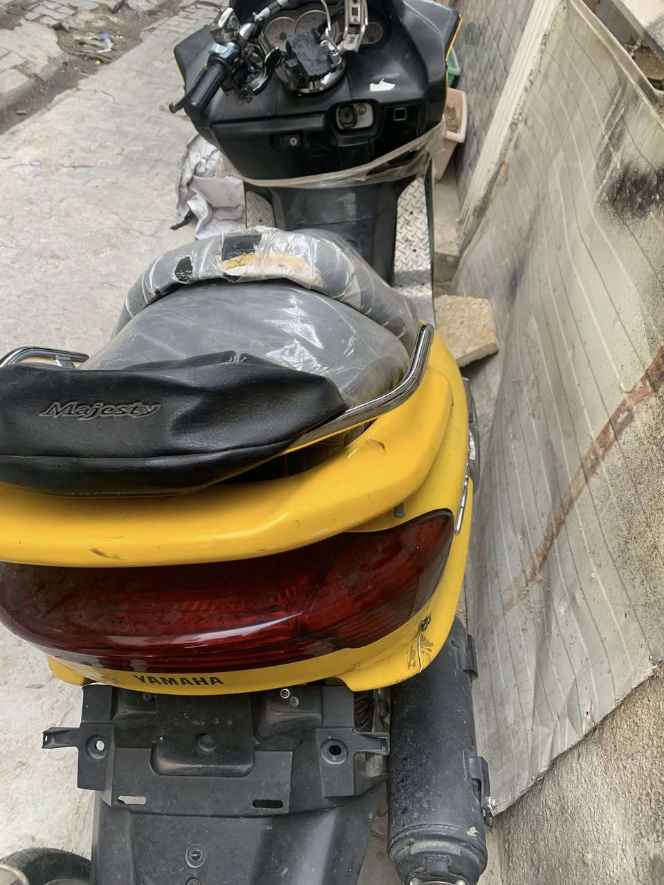 سلام عليكم للبيع ماجستا دبل رون لون اصفر نادر دراجة جاهزه وتشغلها نكره سلف كهربائتها كلها شغاله ومعدل وشلعه تخبل متوكف بيك ابد منزلها مــن الرمبه عـلـى ايدي شويه كفراته الكدام تعبانه اما الباقي نظيف وشوفت عينك رايدها ب500 وبيها مجال 

***********
