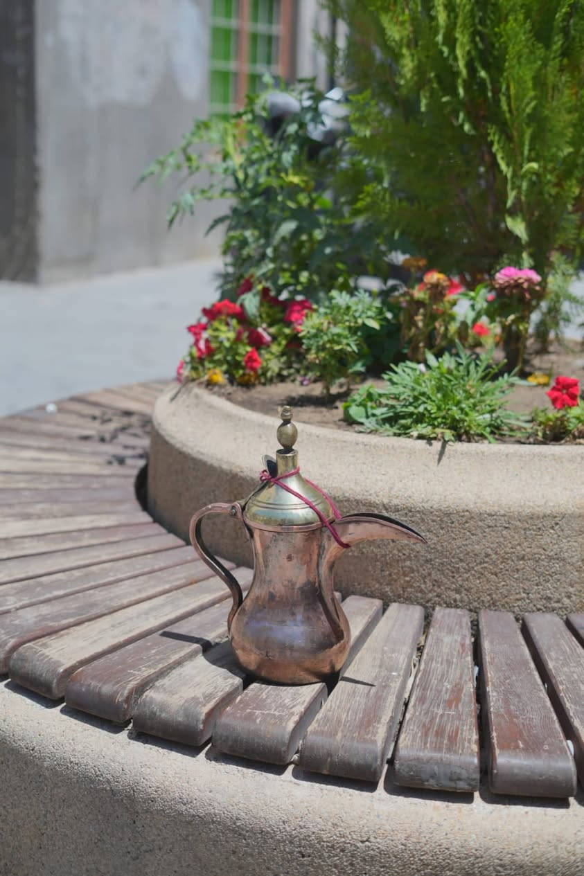 السلام عليكم ورحمة الله وبركاته دله من نوادر بغداد سيد صالح بطن عريضه قياس (36)سنتم خاليه من الضرر والعيب للاستفسار خاص او الاتصال على الرقم التالي (***********)مصطفى دليمي
