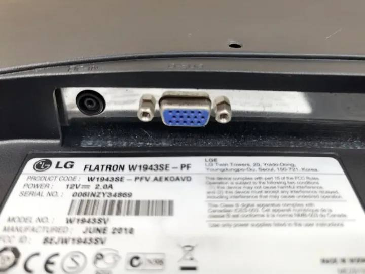 السلام عليكم شاشة للبيع المواصفات جوه السعر 75
GENERAL
_ Display diagonal : 47 cm (18.5")
_ Panel Type : TN
_ Display brightness (typical) : 300 cd/m²
_ Display resolution : 1360 x 768 pixels
_ Native aspect ratio : 16:9
_ Response time : 5 ms
_ Aspect ratio : 16:9
_ Contrast ratio (typical) : 1000:1
_ Contrast ratio (dynamic) : 30000:1
_ Viewing angle, horizontal : 170°
_ Viewing angle, vertical : 160°
_ Pixel pitch : 0.30 x 0.30 mm
_ RGB colour space : sRGB

➡️ CONNECTIVITY
_ VGA


**إذا كنت صاحب هذا الإعلان وتريد حذفه لأي سبب، رجاءا أرسل رسالة إلى الدعم الفني**