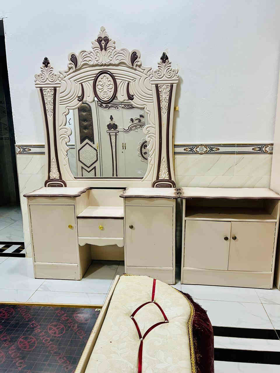 غرفه صاج عراقي لون ابيض السعر 750 نضافه فول كامله مع الطابوريات العنوان الرمانه البوعبيد للاستفسار *********** واتساب
