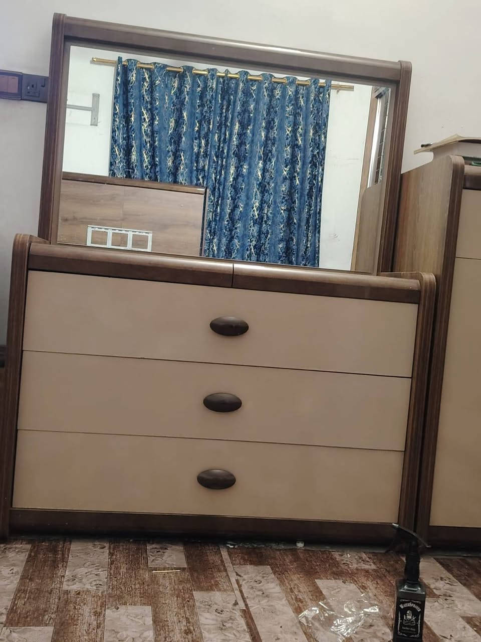 ***********
شراي يراسلني فقط واتساب 
غرفه تركي ١٠ قطع السعر ٤٠٠ وبيهه مجال عنوان بغداد الدوره غرفه كلش ثكيله 
(( اجاوب فقط واتساب ))
