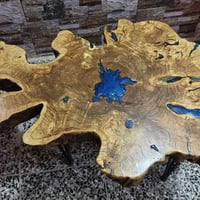 طاولة قهوة (ريزن وايبوكسي) خشب طبيعي شبه جديده استخدام قليل جداً السعر...