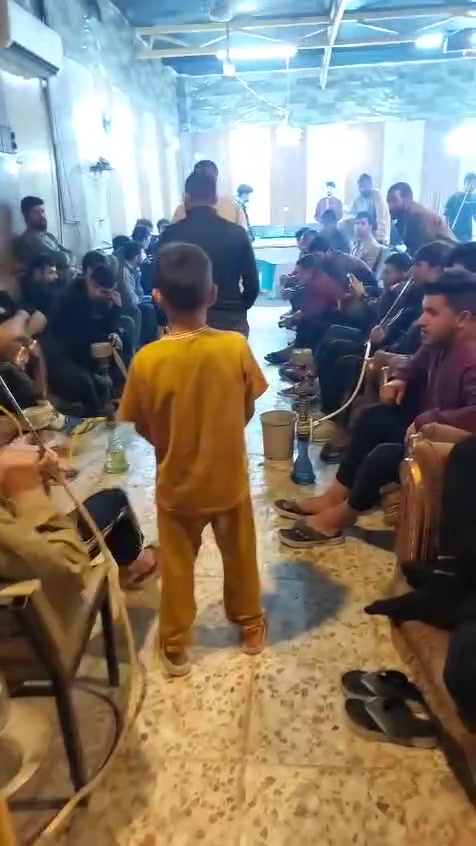 سلام عليكم كوفي للبيع كامله هيه والكاع والغراض الي بيها بلياردات ثنين نراكيل ٣٠ ميوزه دومنه ٧ تفصال درجه اوله تخامه ٤ تفصال جهاز بيني سبورت مفعل قنوات رياضيه  بلازما ١منضومه انترنيت كراسي ٢٠ تفصال  منضومه كامرات سبالت ٣ جداري جدد  صايره ركن وبيهه كشك ماجرينه المساحه 150 مشموله بل تطويب وأكو مساحه وره الكشك هم الك يصير بيه محلات تكدر تكبر الكوفي  العنوان الرشاد شارع التانكي قرب فلكة حي النصر السعر ٦٥ مليون وبيها مجال   للأستفسار الاتصال على الرقم ***********
