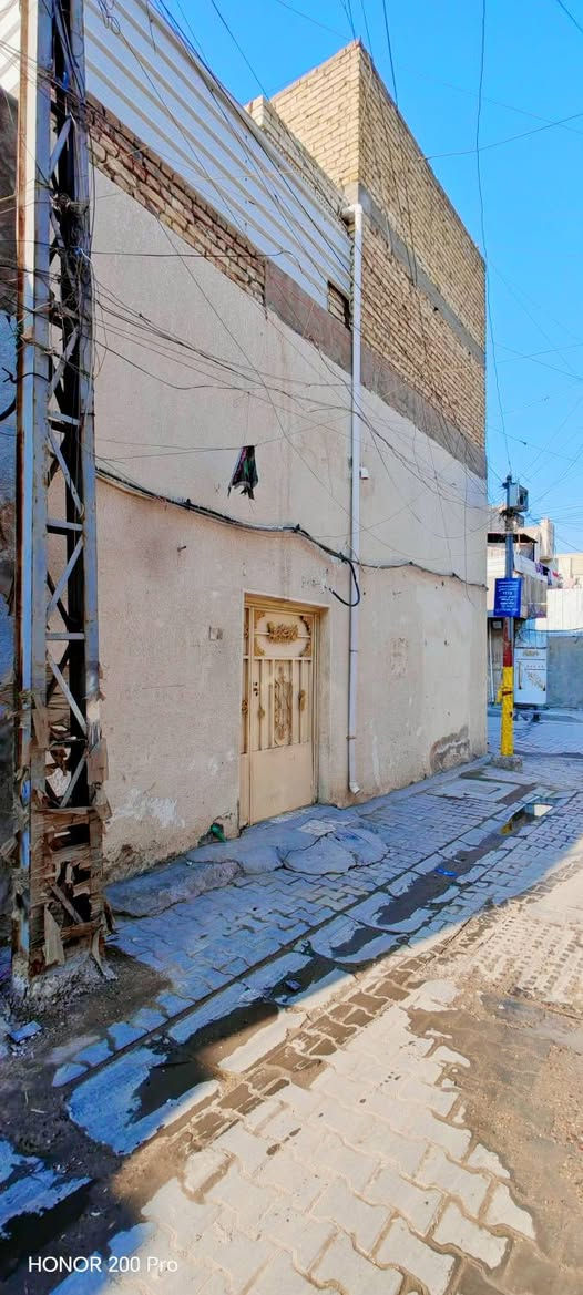 السلام عليكم :
نص قطعة 72متر( مربعة ركن) 
تحتوي  على أستقبال و 3 غرف نوم طابقين

العنوان مدينة الصدر قطاع 10 قرب مدرسة الروابي

الإتصال على هذا الرقم ***********
