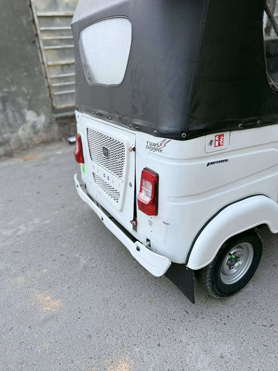 21 شهر 10 بغداد تحويل ثاني يوم
لغود كفاله 
بدي مصبوغ اثر ضربه يم بك لايت 
مكاني بغداد الشعله 
رقمي ***********
سعر 7350
