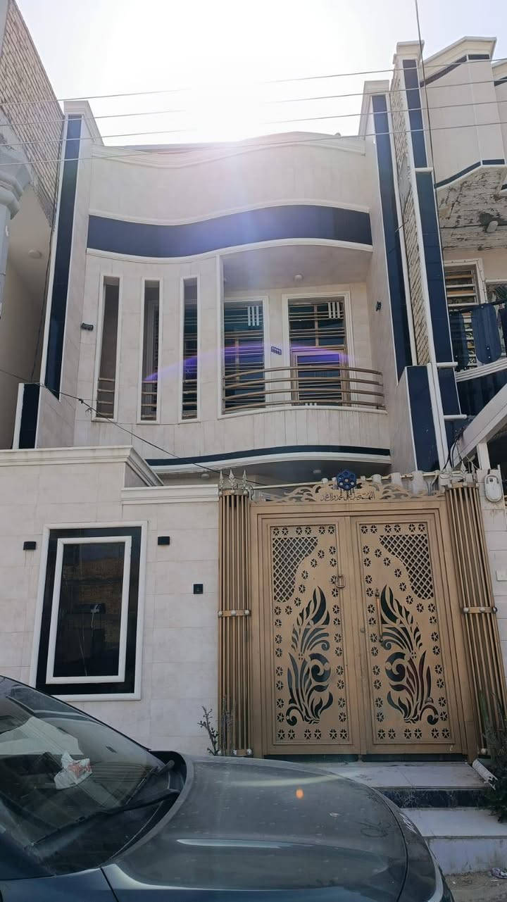 دار للبيع مساحه ١٠٠ متر  عله ساحه حي النداء منطقه٤٩ شارع الكفيل قرب شارع ٦٠بيت درجه اولى بنيان جناي . يحتوي البيت على طابقين غرفه وصاله واستقبال ومطبخ والاستقبال مفتوح عله صاله والطابق الثاني غرفتين وصاله مع الصحيات والطابق الثالث مخزن  .  ارضيه البيت بورسلين درجه اولى جدران بورسلين السقوف جمس حداديه البيت درجه اولى تزكام  الكهرباء نضام بوري بناء البيت ٢٠٢٤ للإستفسار اكثر  رقم صاحب @إشارة    الدار *********** واتساب
