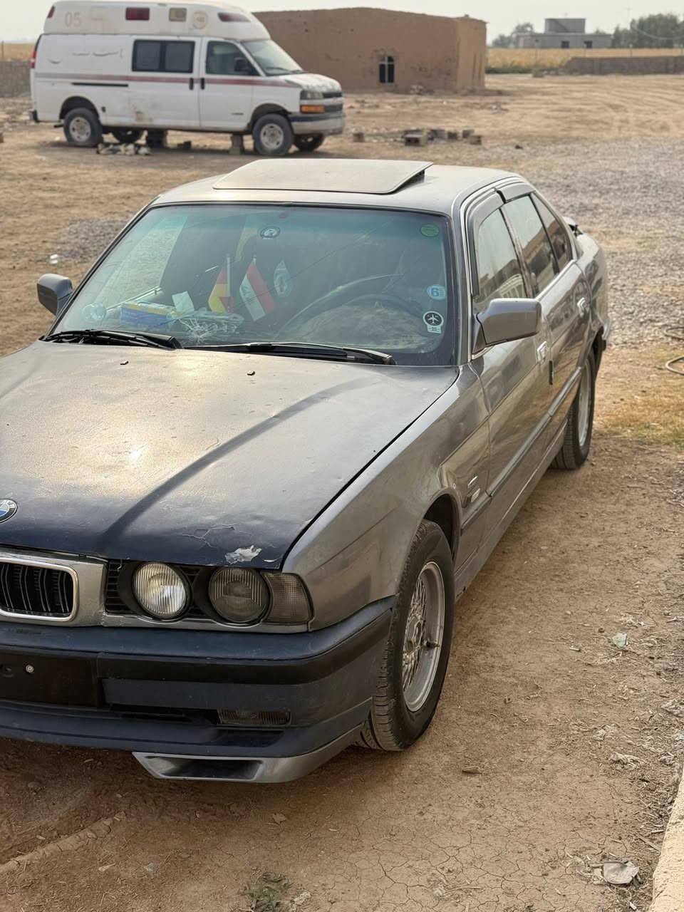 السلام علكم سياره بيئم للبيع     525 مسكر غاز بانزين سياره جاهزه بس عايزهة صبق رقم نينوه مو كامل  وكاله بسمي السعر 45 بيهة مجال قليل ولحد يكسر بسعرهة لو ما متوازي ما بيعهة  وكلشي تلكه بل سوك  مكان السياره كركوك الحويجه رقم الهاتف ***********
