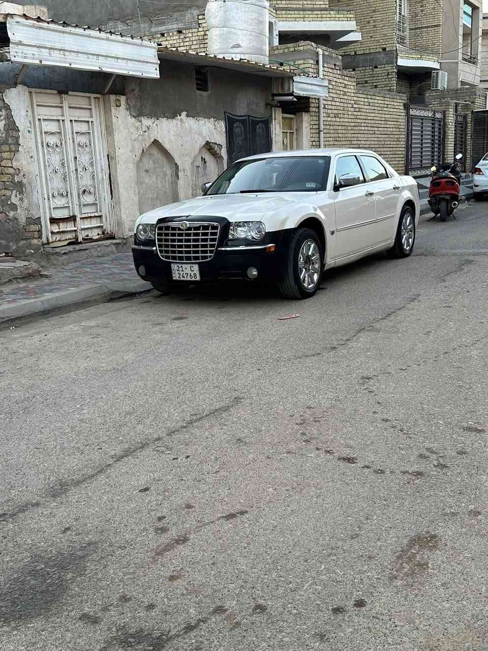 السلام عليكم 
اوباما ٢٠٠٩ ابيض حليبي 
رقم سليمانيه جديد بسمي 
بيها قطع صبغ ابيعلك حزام 
كير + مكينه جديد 
تبريد جديد 
طخم تاير + ويلات كروم 
بجم هيمي ودعميه خلفي هيمي 
غرفه جديده كارتون 
بيها ضربه الدوسه 
السعر ١١٥ وبيها مجال 
مكان السياره بلعماره ميسان 
***********
