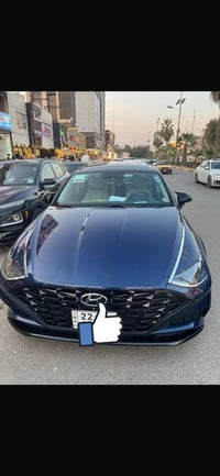 عندي سوناتا ٢١ ماشيه ٥٣ الف ميل حادثهة جامل امامي ايمن بدون ايرباك فول...