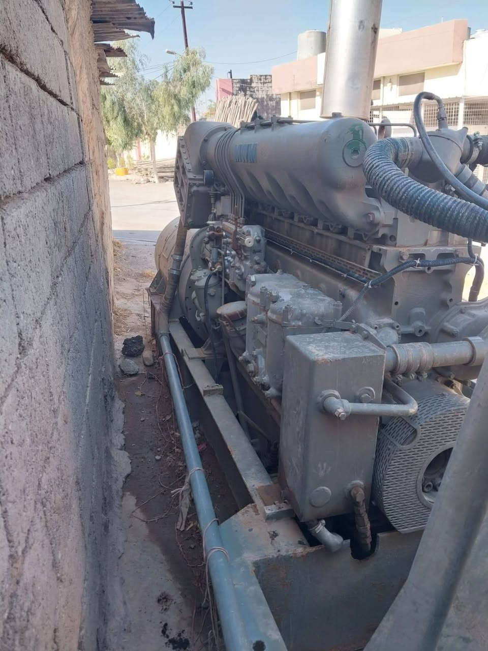 م.و.م.   التقى Maschinenwerk Mannheim بمحرك سفينة مرسيدس موتور في ألمانيا.  6 سلندر 415 kvA وات 1660 أمبير. مشتغل ٥٠ ساعه فقط
اي تفاصيل انتصل بل رقم ***********
