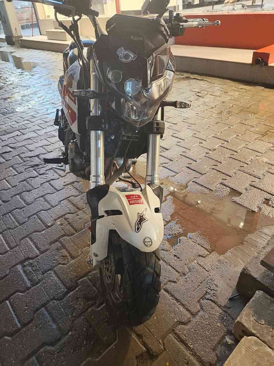 بينلي 135 تي ان تي النسخة الرياضي 
دراجه مكفولة جديدة رقم الحديث بغداد 
صالنصه رياضي وموجوده البلادي رقم وسنويه بأسمي تحويل ثاني يوم 
للاستفسار ***********
