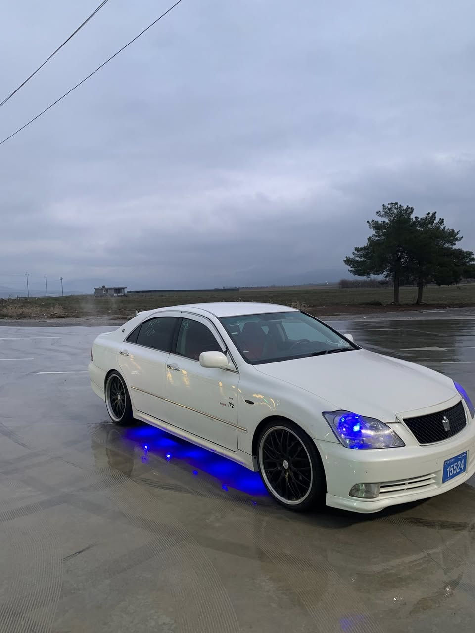 تۆیۆتاکڕاون بڕاوە بڕاوە ٢٠٠٥ و ١٨٢ کامل جوانکاری ٣ دوگمە بەس سڵاید نییە ١٤٦هەزار ڕۆشتوە و سەقف بەشەرت  ڕادار و ئیشارەت لێگزز و کامل جوانکاری لەناووەوەی ڕا بگرە تا دەروەی دەستکاریەوە خاوێنە      قەڵادزێ/ژاراوە
***********
