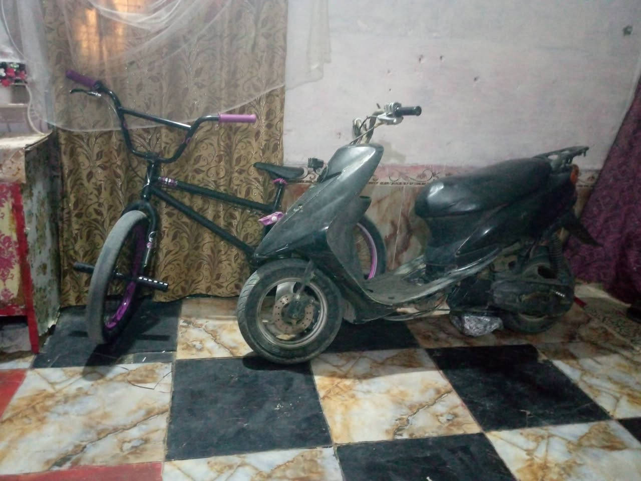 للبيع الدراجه 150البي ام اكس 130
***********
