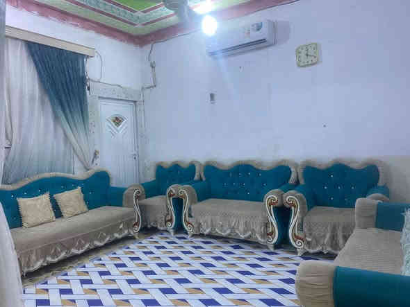 بيت زراعي سند 25 المساحه 100 متر للبيع السعر 80 العنوان الناصريه خلف المعهد التقني  قريب على مركز الاسنان ساجدة الجبوري قريب على خطوة امير المؤمنين علي عليه السلام للاستفسار الاتصال على الرقم التالي ***********
