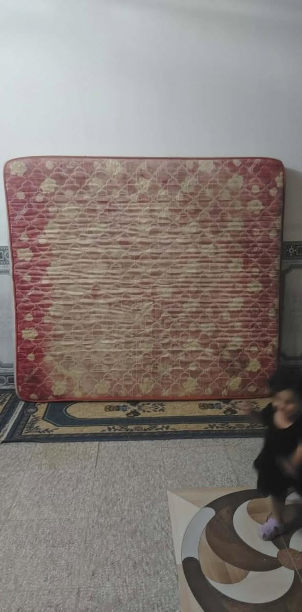 السلام عليكم دوشك تركي ثقيل للبيع مال غرفه تركي قيم واخذ مكاني النجف الكوفه علوه الفحل ***********
