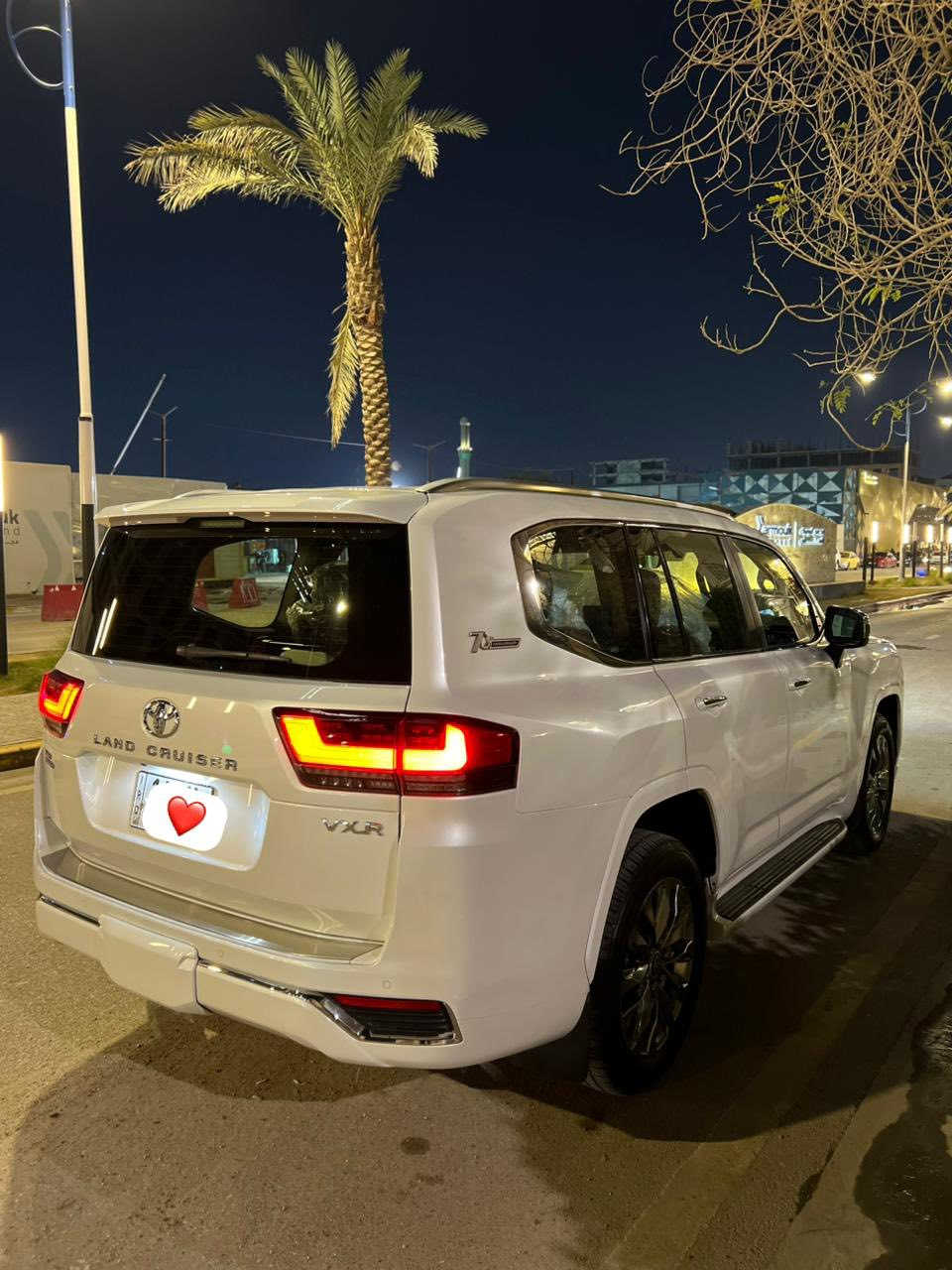 السلام عليكم
لاندكروز 2022 VXR خليجي ساز اصل 
VXR توين تيربو
رقم بغداد باسمي 

السعر 690 ورقة 

فول الفول للاخير
ماشية 60 الف كم 
محرك 3500 توين تيربو
داخل احمر 
سلايد 
5 كامرات 360
كشنات جلد احمر واسود
كشنات تدفئه وتبريد امامي وخلفي
خزن ميموري 
رادارات 
داتا شو 
3 شاشات
سماعات ماركة JBL
شاحن لاسلكي
3وضعيات قيادة
اشاره لكزز امامي وخلفي
هاند بريك دكمه + اوتو هولد
حساسات امامي وخلفي
زراك لايت
ستيرن كهرباء
وبيها بعد هواي مواصفات ممذكوره
مكفولة من الصبغ كير محرك كفالة 
————-
مكان السياره بغداد
***********
