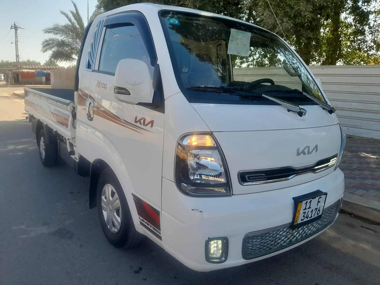 للبيع كيه موديل ٢٠٢٥ رقم بغداد انكليزي سياره جديده بمعنى الكلمه ماشيه 27 الف حقيقي وقابله للزياده استخدام شخصي ماشايله حمل ابد تايرات الشركه وسبيرات مانازلات كير ومحرك واكسل وتخم تاير كله جديد تبريد ثلج العنوان بغداد الطارميه الشراي يتصل***********  ***********
