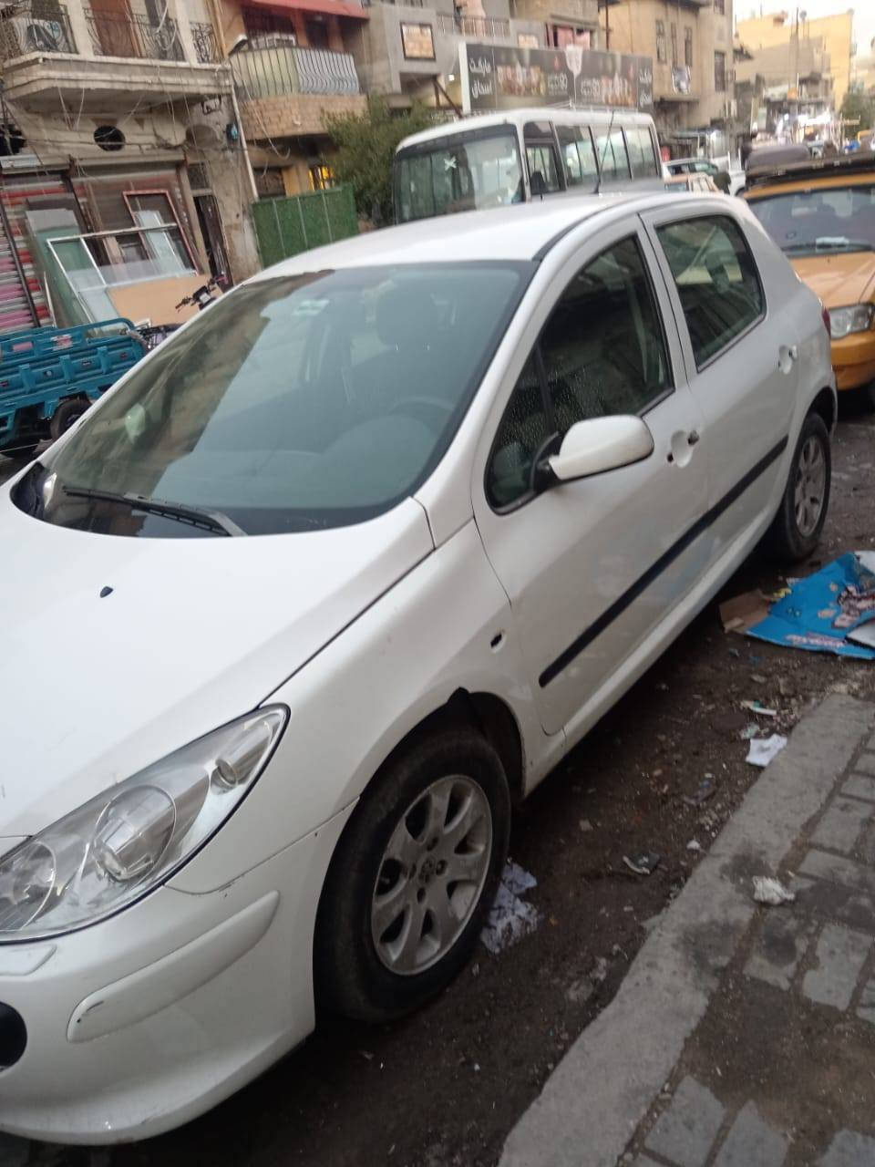 السلام عليكم للبيع سياره بيجو فرنسي سياره بلاديه لا ضربه ولا صبغ مكينه كير خير من مكاني بغداد الشعب السعر ٤٠ وبيه مجال الرقم ***********
