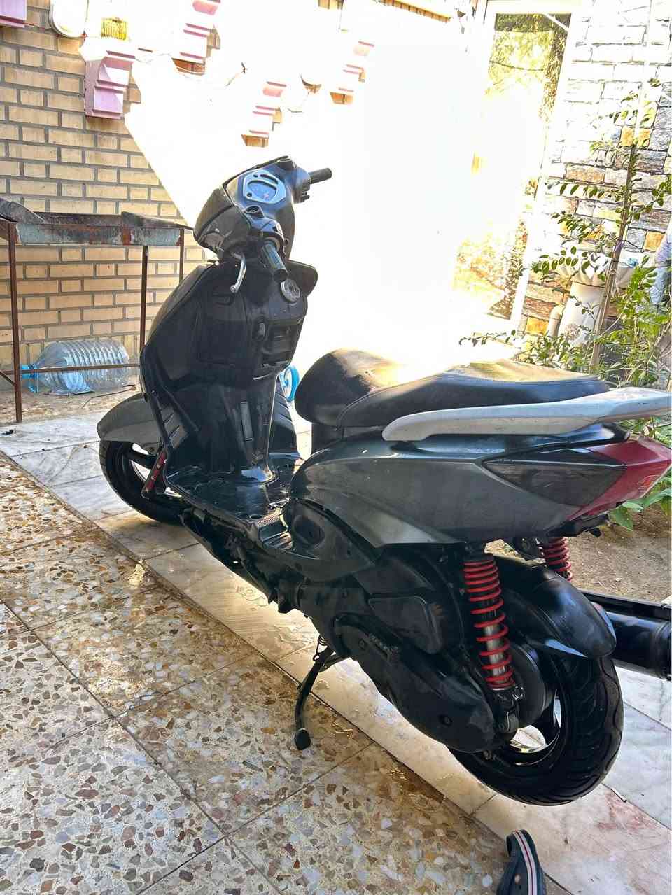 السلام عليكم دراجه سكنس فحل سرعه 120للبيع دراجه جديده شرط شلعه ومعدل نقصها بس تعديل بصيط للكفرات سعرها 650 وبيها مجال قليل كلش *********** عمارة, ميسان
