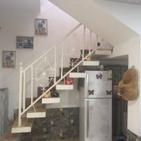 للبيع بيت مساحه 100متردولان يحتوي على غرفه واستقبال صغيره ومطبخ وصحيات...