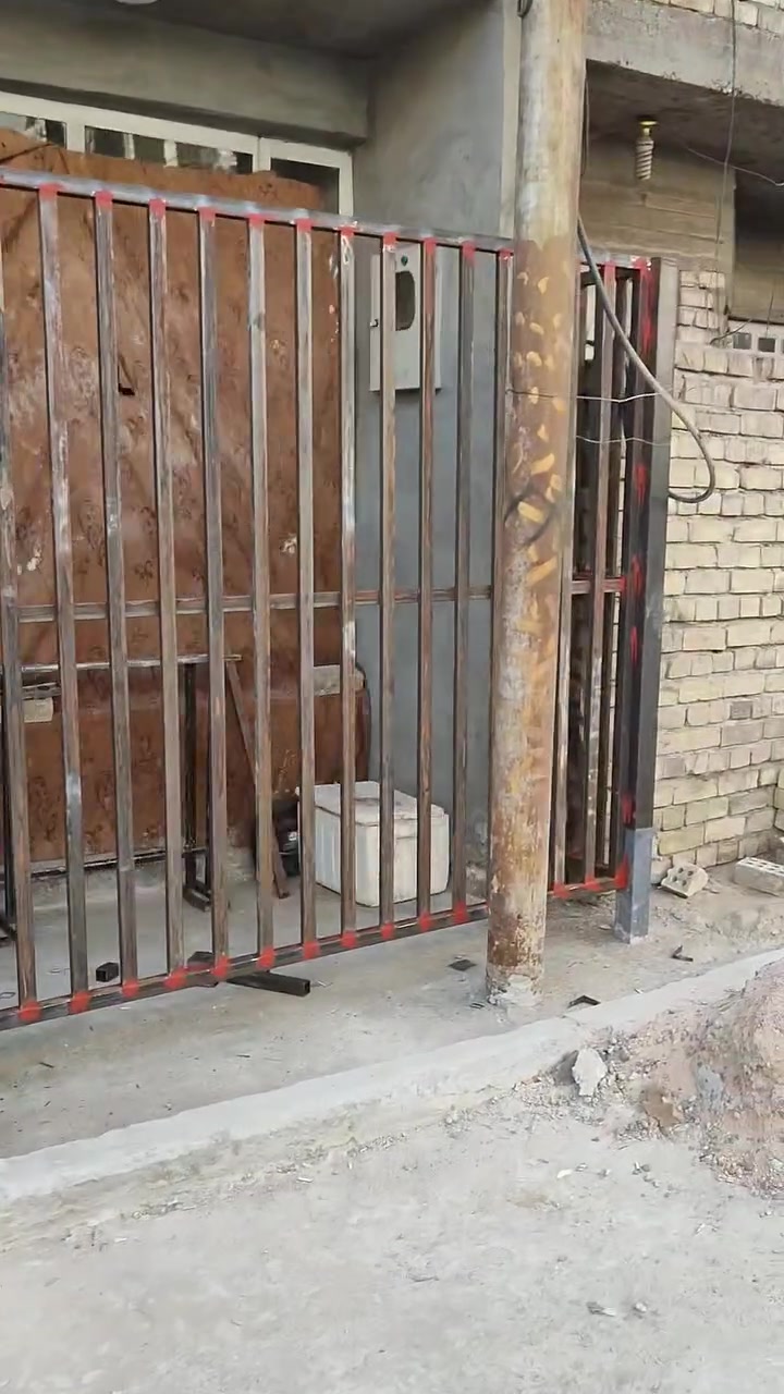 حداد متجول بغداد حي الجهاد والمناطق المجاورة تصليح جميع الابواب والشبابيك القديمة وتفصيل جميع الابواب والشبابيك الجديدة قمريات كيربي وغرف سندويش بنل وعمل قواطع بلايود خشب وقواطع بلاستك مزجج شفاف ابيض عمل ميز مبردة وقفص مكيف متوفر وات ساب وماسنجر ابو ياسر الحداد ***********
