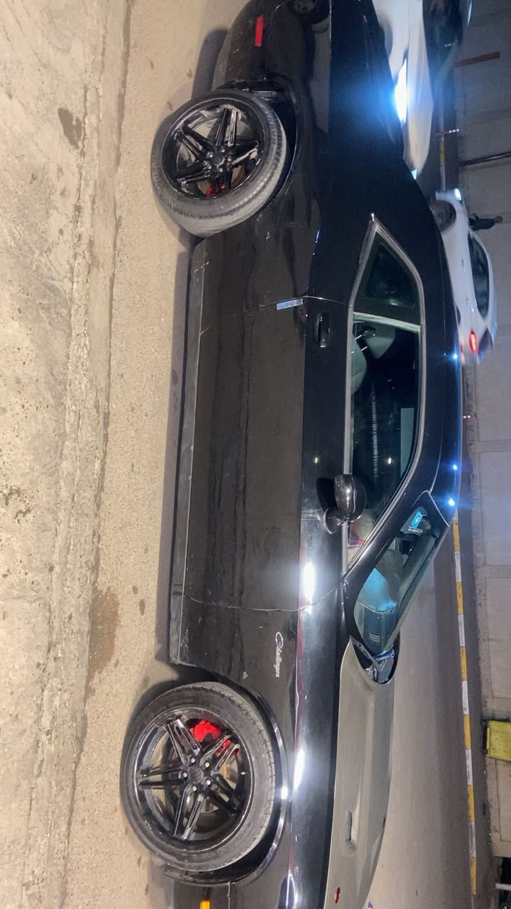 السلام عليكم جالنجر موديل 2014 رقم بغداد دولي  كير مكينه جدد صدر امامي خلفي جديد تخم تاير جديد منضومة زنون بنيد كاربون فايبر ويل اصلي مو تجاري للبيع أو للمراوس *********** السعر 117
