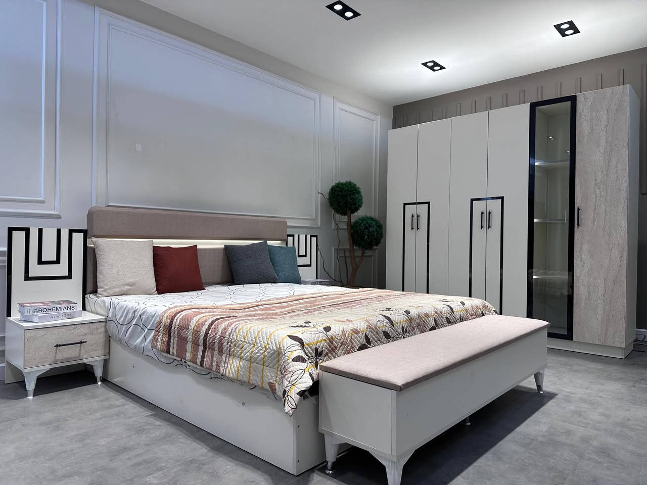 غرفه تركي جديد مستخدم سبوع مع اناره وسرير مخزن السعر 600
مكان الشعب حي البساتين 
للتواصل ***********
