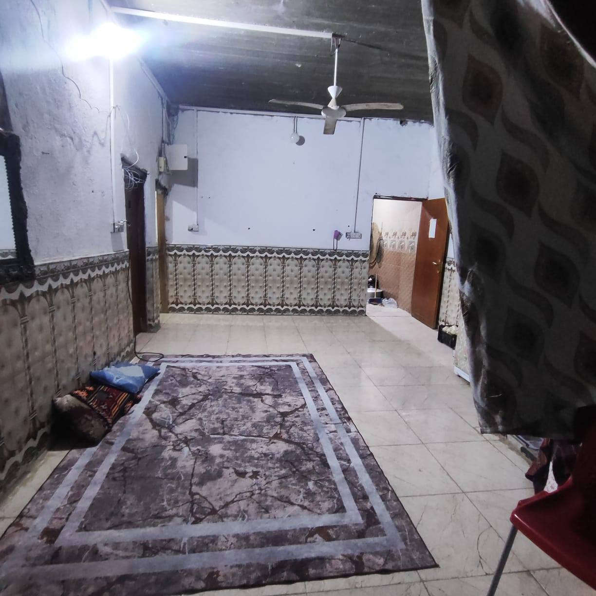 بيت مساحة ١٥٠طابو سكف كونكريت زراعي ٢٥ ب قرب مدارس ابتدائيه ومتوسطه بنات +مدرسة ولد+روضه…بيت بيه غرفه وحده ٦ متار +صاله كبيره+دوانيه+مطبخ+منور بظهر البيت كبير حديقه سعر55 وبيه مجال… .جزيره چويمه قرب مدرسة الكباسي***********
