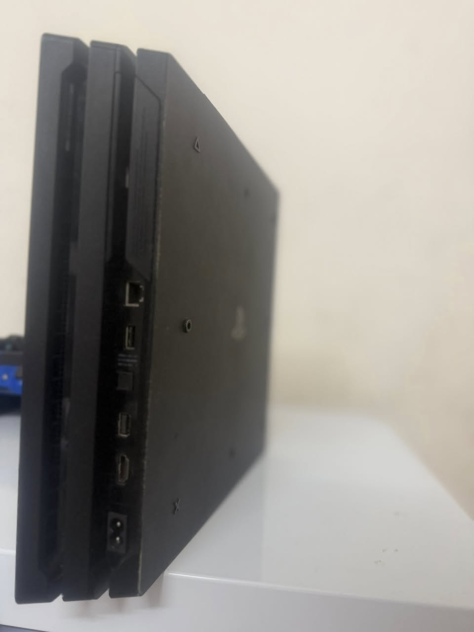 السلام عليكم  ….  اخون جهاز بلي 4 برو ذاكره 1TP(1000Gb) جهاز جدا جدا جدا نضيف وسعره جدا مناسب ومستعجل ؏ـلى بيعته جهاز نضيف وما مفتوح ومع كامل ملحقاته وزياده ما عدا الكارتونه 
الملحقات :-
.
.
3 جويستكات اصليه و1 من الجويستكات نضام البور بيه عطلان تكدر تصلحه ب 5000 
.
.
ستاند حامل بلي مع نضام تبريد ومراوح وشحن يدات اصلي
.
.
9 اقراص جديده يعني فتح سليفون ؏ـلى ايدي مع شحن للحسابات من الاقراص موجود
.
.
سلسله رزنت ايفل كاملة ما عدا الجزء 5
.
.
حساب اماراتي اصلي موجود داخل الحساب اكثر من 5.00$ مع البلي + مشتري لعبه من داخل الحساب
.
.
عرض جدا قوي ولله ورجائا لا تكسرون بي الجهاز مع كل هاي الملحقات سعره (380.000) الف سعره جدا مناسب بلنسبه لهيج ملحقات وهيج نضافه 
رقمي (***********)
