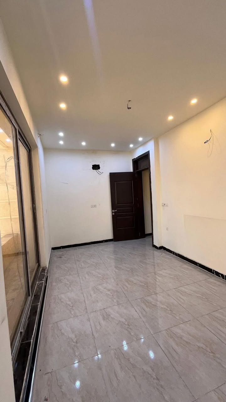 للإيجار في السيديه  📍
(مطلوب موضف شرط )
بيت طابقين (مساحه 50م)(نضيف جداً زيرو) ⚜️
يحتوي على مدخلين و صاله ومطبخ وخدمات صحيه بكل طابق و غرفتين نوم (وحده سويت) ⚜️

الموقع : السيديه - قرب شارع النخيل
الأيجار : 850 الف قفل 
_______________________________________
او الأستفسار ع الارقام ادناه 📞↘️↘️ (متوفر واتساب )📌🔛.      ***********
