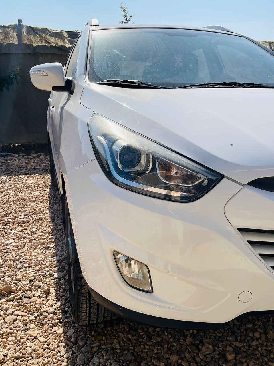 للبيع توسان موديل 2014 بابل ماشية (116)حقيقي السيارة معروفه مواصفاته السيارة جديدة مكفوله كفالة عامة عدا شخط بين البابين عكس السايق وماشره بالقلم الأحمر وصابغ فقط مكان الشخط مكاني بابل السعر (152) ورقة وبيه مجال قليل للإستفسار الإتصال على الرقم ***********
