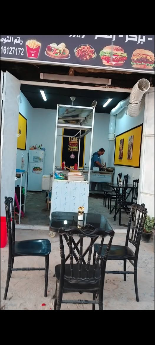 سلام عليكم مطعم كامل للبيع
ميز طعام عدد ٢

كراسي عدد   ٦

ميز تجهيز ستل ستيل طول مترتين للواحد عدد ٢

بلانكات مقبلات عدد ٨ وكبار ٣ او ٤ 

ساحبه صاروخيه حجم ٨ كبيره مع خرطون عدد ١

بطاله مال صلصات عدد ٨

سنك طول متر عدد ١

مغسله تعليك عدد ١

مشوايه ٥طباخات ستل ستيل مال بركر وزنكر وفنكر وفلافل مع ملحقاتهه كامله

وباقي نواعم هواي ماذكرتهه

ابيع مطعم كامل مابيع قطع

السعر مليون و٣٠٠ وبي مجال بصيط حك جيه

للستفسار اتصال فقط ***********

عنوان بغداد الشعله
