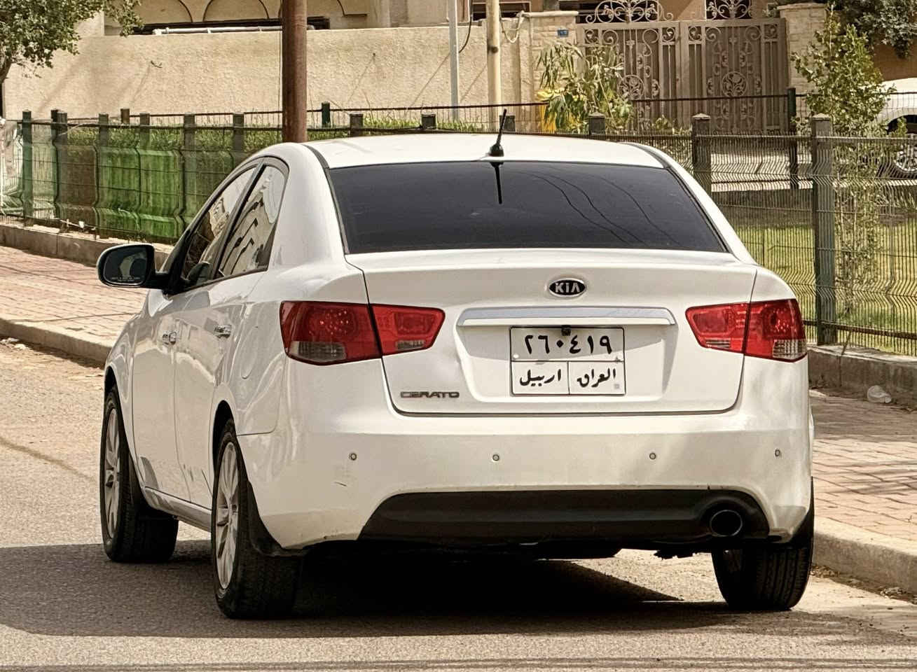 سيراتو2012 خليجي 
ماشيه 140 km
سياره مثل مابصور جاهزه صدر تخم تاير لايت وبلوجكتر زنون تبريد ثلج شفتات ستيرن مكاني بغداد حي الجهاد *********** السعر ٩٢ وبيه مجال
