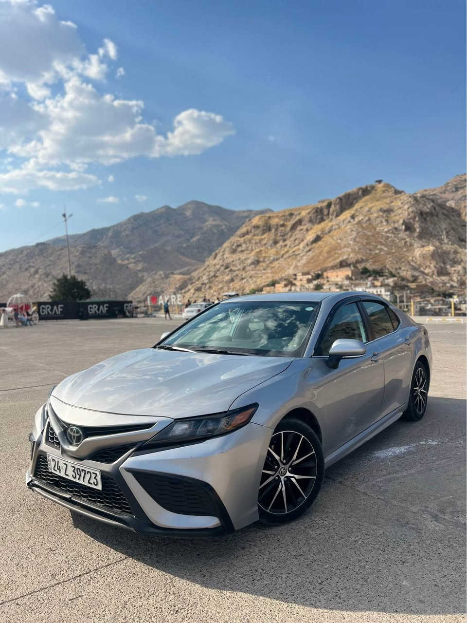 ***********
TOYOTA CAMRY 2023 SE
بي سبىوخ بي دعم 
كير مكينه شه رت
تحويل وكاله شه رت
رقم سنوي جديد
سعر فول فول مناسب
*********** اكر, نينوى
