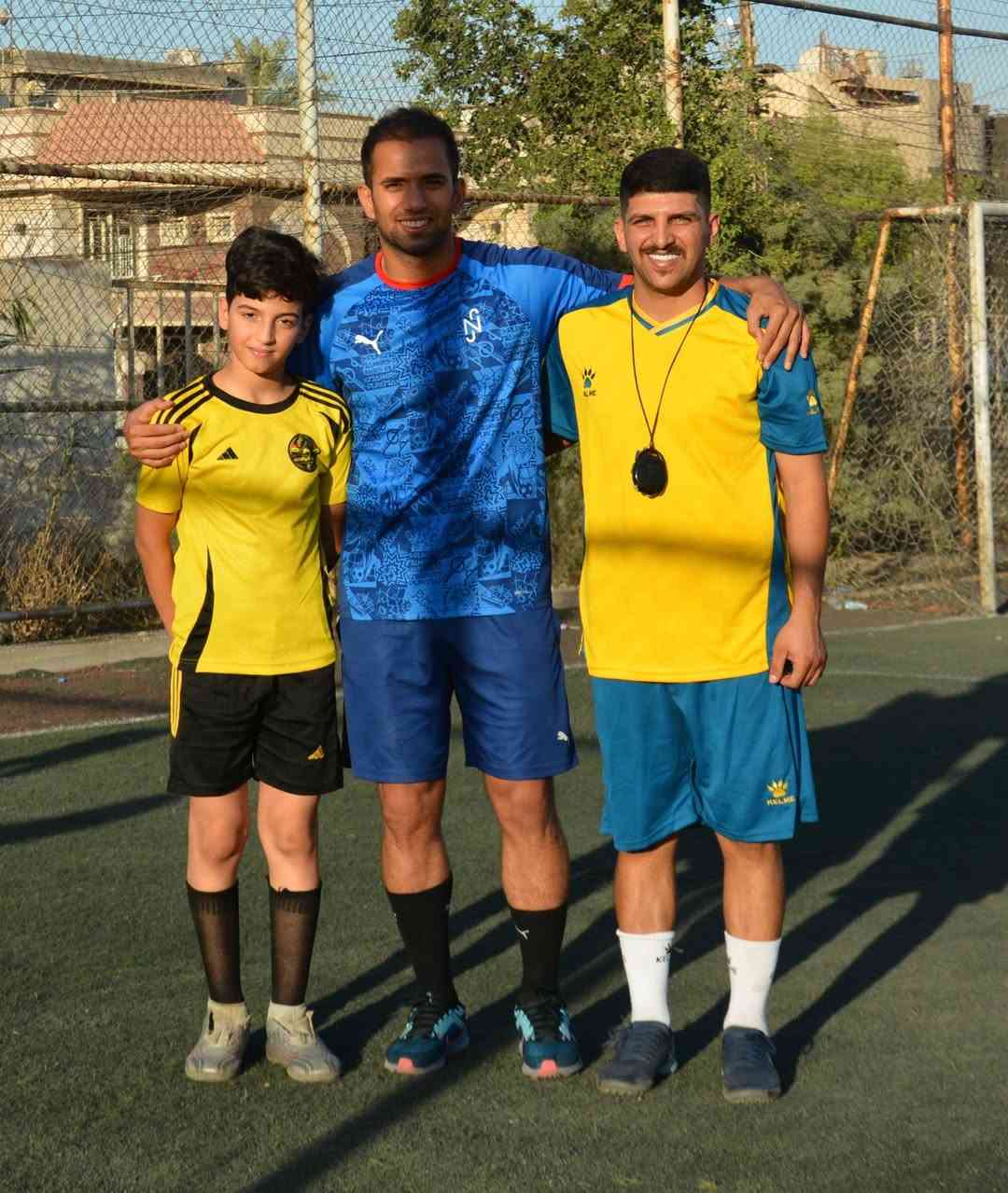 🌟⚽ تشرفنا اليوم في أكاديمية أسود الرافدين بزيارة النجم مرتضى هديب، لاعب المنتخب العراقي، وصاحب المسيرة المميزة مع أندية الشرطة، الكهرباء، أمانة بغداد، نفط ميسان، النجف، ونوروز.
كانت زيارة مليئة بالحماس والإلهام، حيث التقى بأبنائنا اللاعبين وشاركهم خبراته ونصائحه، ليمنحهم دافعاً أكبر لمواصلة طريق النجاح.
ونؤكد لأولياء الأمور الكرام أن رسالتنا لا تقتصر على التدريب فقط، بل نعمل على تطوير المواهب وصناعة لاعبين قادرين على الوصول إلى الأندية، مستفيدين من العلاقات الرياضية المميزة التي تربط الأكاديمية بالعديد من الأندية والشخصيات الرياضية.
نؤمن أن كل موهبة تستحق الفرصة، وهدفنا أن يكون لاعبونا هم نجوم المستقبل.
أكاديمية أسود الرافدين... طريقكم نحو التميز وصناعة الأبطال. 🇮🇶🔥


**إذا كنت صاحب هذا الإعلان وتريد حذفه لأي سبب، رجاءا أرسل رسالة إلى الدعم الفني**