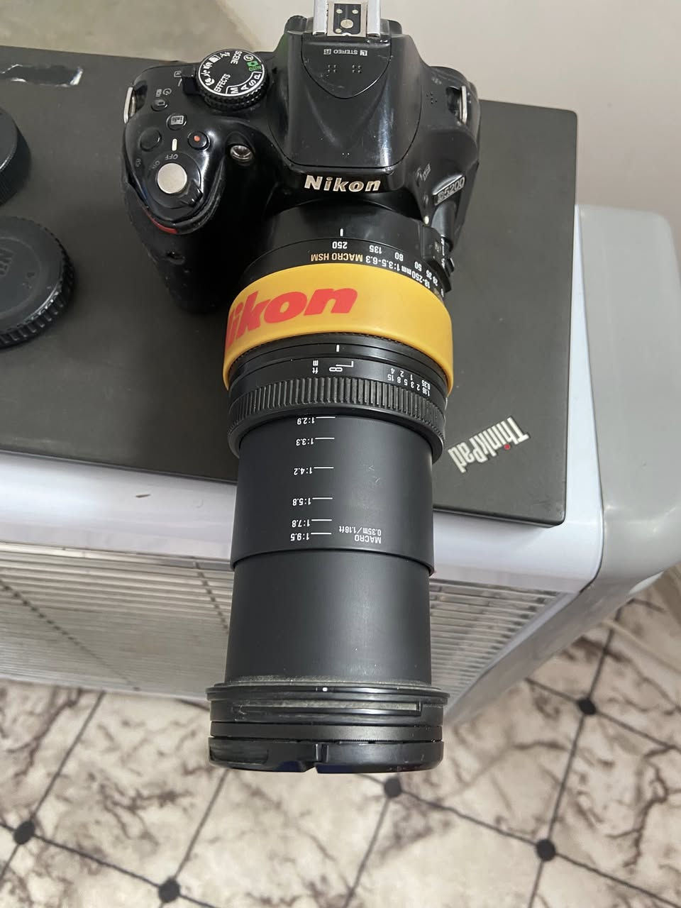 كامره نيكون D5200 نظيفه +عدسه 18_250 + بطاريات جدد + شاحن اصلي  السعر 450 الف 
***********
