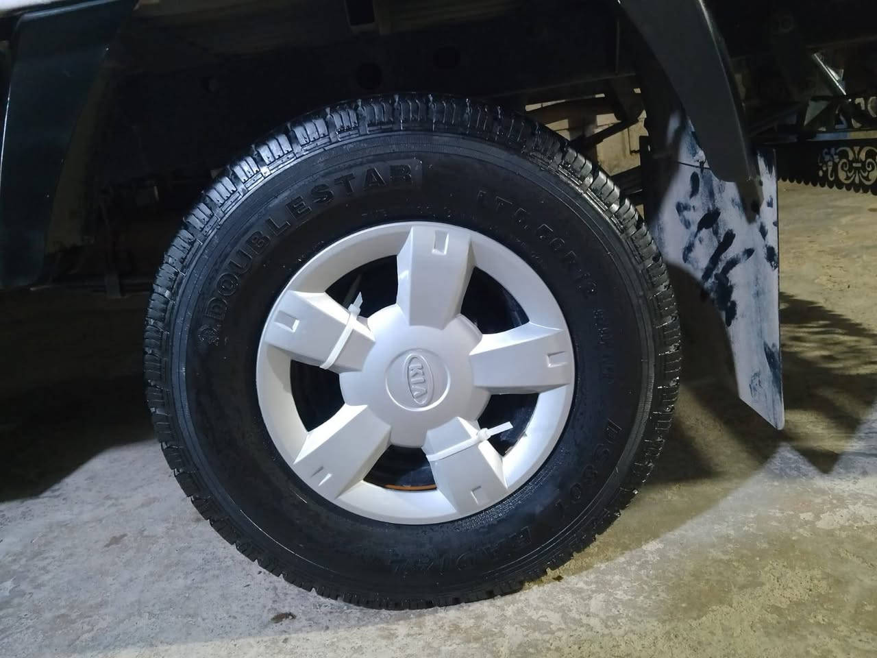 كيا بنكو 2700
موديل 2013
كفالة عامة من ضربة من صبغ 
كير ومحرك مكفول
تخم تاير
دوشمة جديد
تدفئة تبريد شغال
السعر 112 وبي مجال بسيط
للاستفسار الاتصال على الرقم
***********
مكاني ديالى جلولاء
