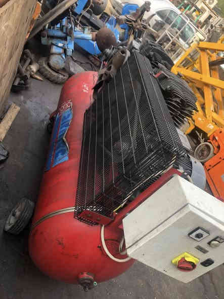 عنوان بغداد باب الشيخ تقاطع الكرينات 

***********
