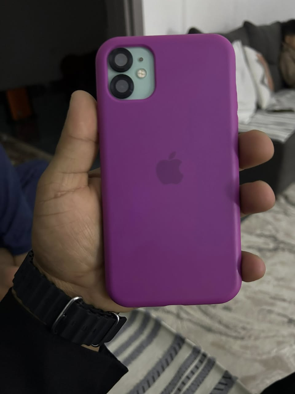 سلام عليكم ايفون 11 للبيع جهاز كبس ما مفتوحً بلاد ذاكره 64 تك سم بطاريه 79 سعر 260 وبي مجال بسيط ***********
