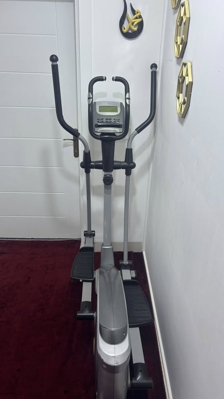 جهاز رياضي للبيع من شركه MGT sports  جهاز يحتوي على شاشه و قياس السرعة وفضلاً قياس نبض القلب و عدد الخطوات والركض مع حامل للهاتف يحتوي على 25 سرعه حسب الي ناسبك و يتحمل وزن  و ايضا في عجلات للتحريك من مكان الى مكان اخر السعر جدا  مناسب 

275 وقابل للتفاوض 

جهاز جديد مستخدم سنة فقط


**إذا كنت صاحب هذا الإعلان وتريد حذفه لأي سبب، رجاءا أرسل رسالة إلى الدعم الفني**