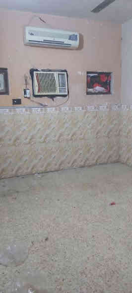 بيت طابقين لايجار ٥ميل ركن طابق اول غرفتين وصاله ودوانيه ومطبخ ومشتملات 
طابق ثاني غرفه وصاله وصطح***********
