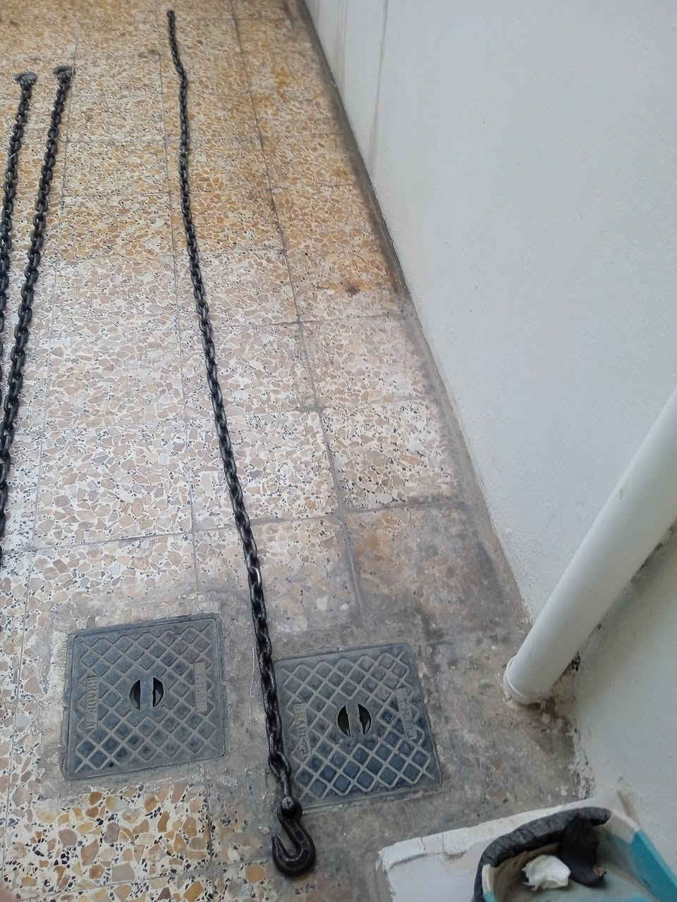 سلام عليكم ورحمه الله وبركاته عندي زنجيلين للبيع واحد ابو قفل ولخ ابو حلقة جنكالين سعر استفسار على الرقم اتصال واتساب *********** بي واتس 
ابو قفل 30  ابو حلقتين 40 قفل
