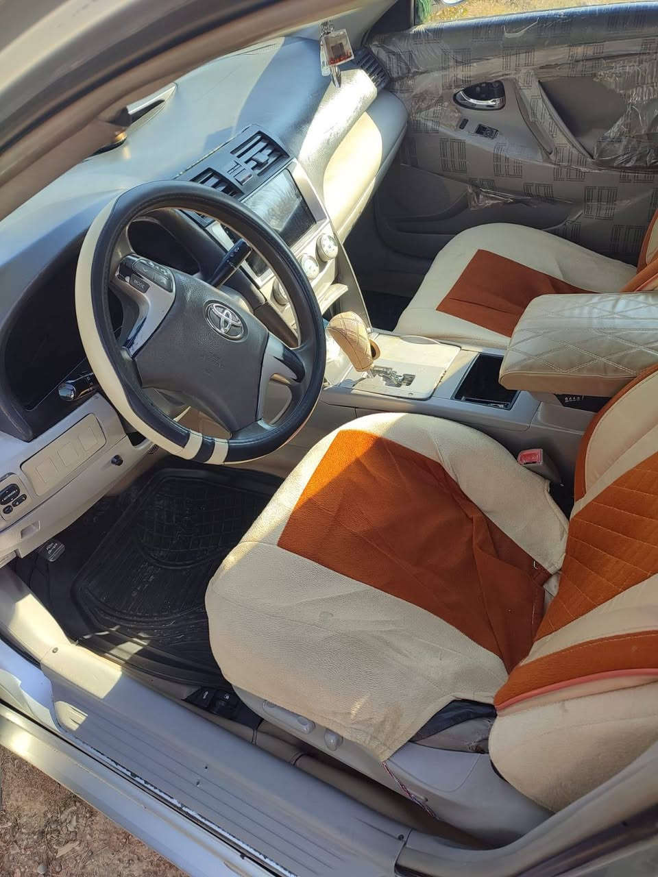 السلام عليكم/ كامري 2007 للبيع
السياره صبغ عام ضربه بجم جامرلغات أماميه
مع شواصي أماميه. كير مكفول. محرك تبخير قليل بدون تنقيص
السياره حلوه كاعده يحتاجلهه ترتيبات شويه تخم تاير جديد
السعر 80وبيهه مجال للشراي المكان ديالى الخالص 
***********
